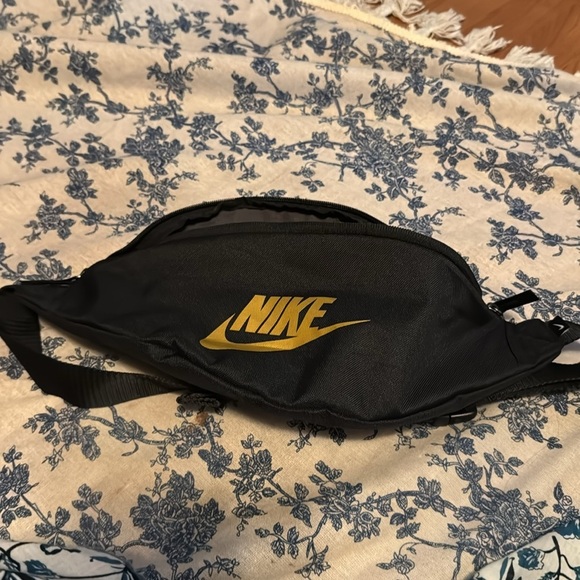 Nike Black and Gold Waist Bag - Picture 6 of 6